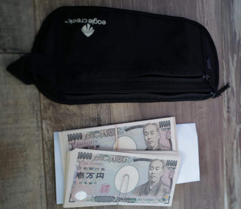 Silk currency holder
